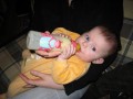 Elya tient son bib' - 001 * 1024 x 768 * (79KB)